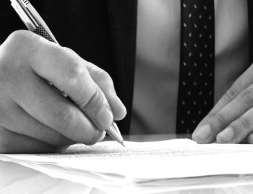 les postes dans un cabinet avocats